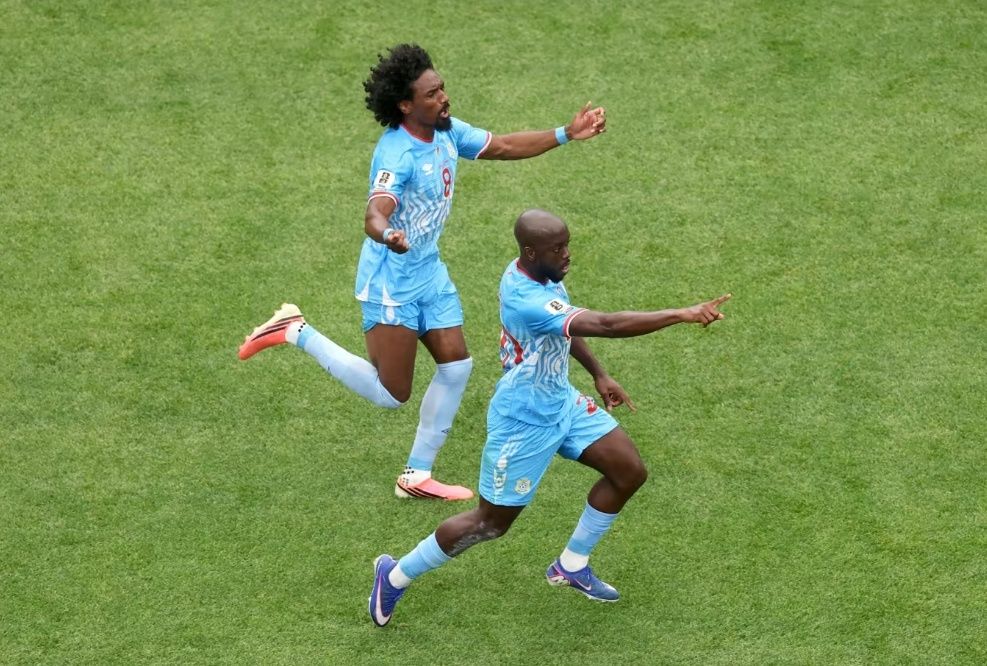 Tampak Yoane Wissa Pemain Kongo berlari menuju Benz Tim di pinggir lapangan guna merayakan gol penyeimbang yang di sarangkan ke gawang Portugal, skor akhir (1-1) 