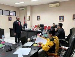 Yan Mandenas Tuntaskan Seminar Disertasi Doktor, Soroti Dampak Otsus terhadap Kesejahteraan Orang Papua