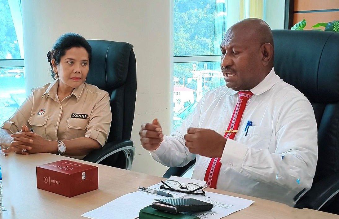 Yanni, SH., bersama Pdt. Robert Horik, MA., Pimpinan MRP