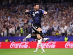 Messi Cetak Rekor, Argentina Sempurna di Fase Grup dan Melaju ke Babak Gugur sebagai Juara Grup J