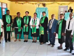 Pdt. Beatriks Nibaely Terima SK Pelayan Firman, GKI Elim Elles Perkokoh Sinergi Gereja, Adat, dan Pemerintah