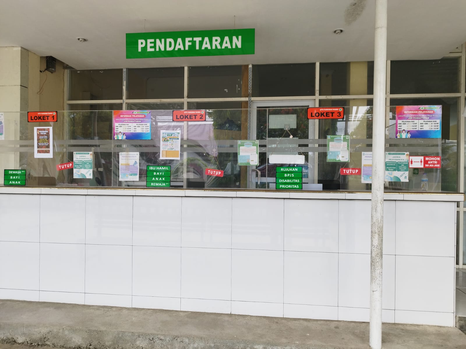 Loket pendaftaran puskesmas Waibhu