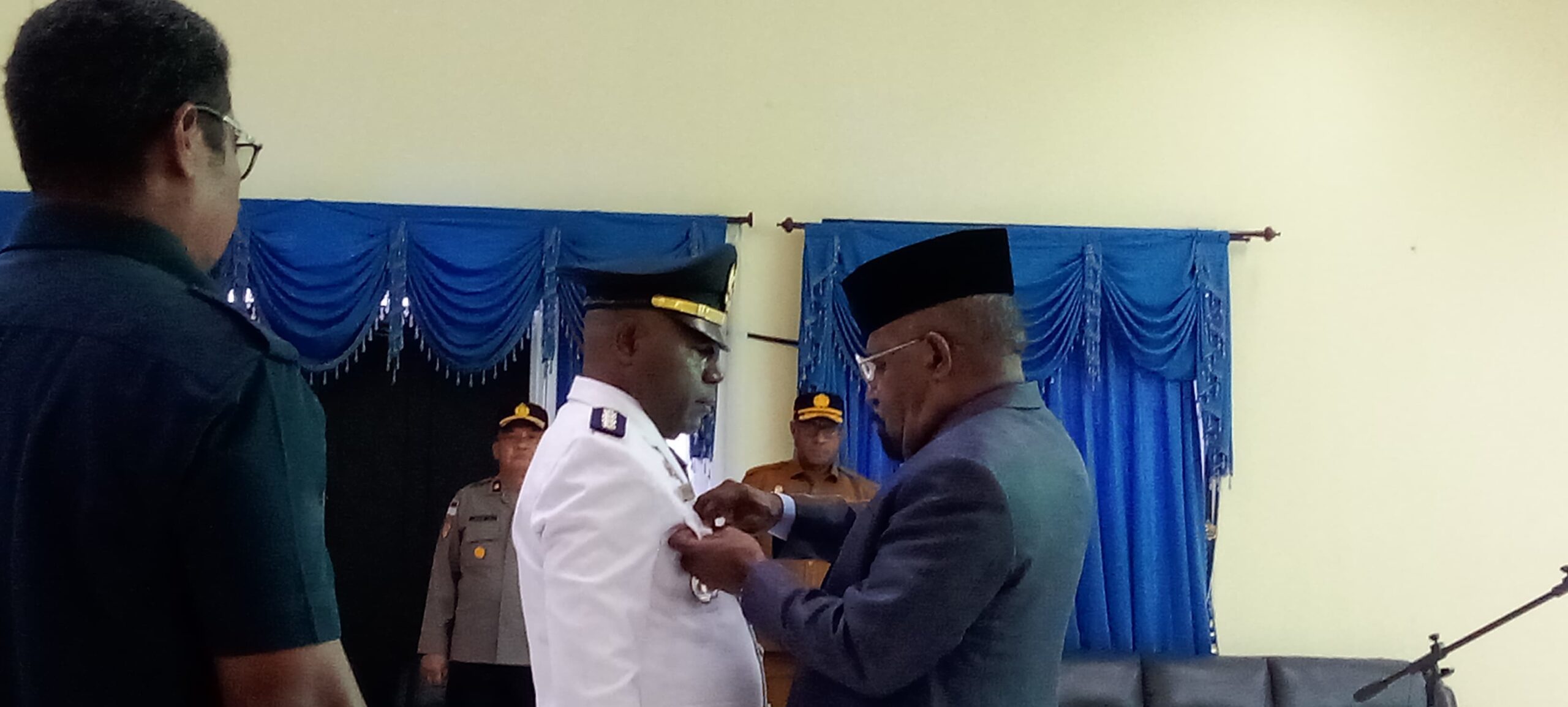 Bupati Jayapura Yunus Wonda lantik Kepala Distrik Sentani Timur Wiklif Mebri