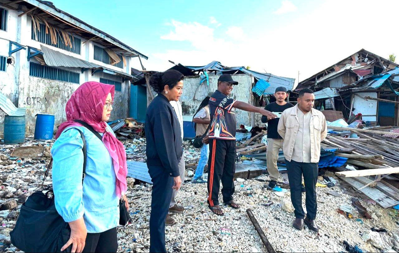 Nampak Yanni bersama Ketua DPD Gerindra Biak Kota dan Anggota Komisi II DPR Papua di Biak