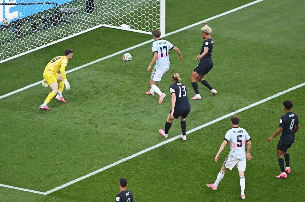 Nampak Gol pertama Charles De Ketelaere ke gawang Amerika