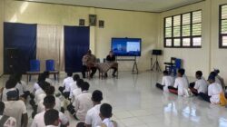 Polsek Kaureh Tanamkan Kesadaran Tertib Lalu Lintas dan Anti Narkoba kepada Peserta MPLS SMK Negeri 1 Yapsi