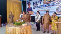 HUT ke-59 SMP Negeri 2 Abepura Jadi Ajang Reuni dan Penghormatan bagi Guru Purnatugas
