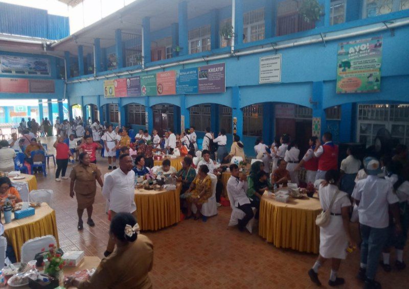 Nampak suasana peringatan HUT SMPN 2 Abepura ke 59 berlangsung di halaman sekolah