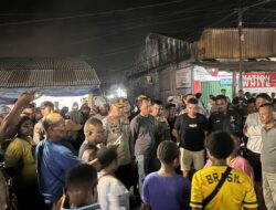 Kapolres Jayapura Turun Tangan Redam Aksi Protes Pedagang, Polisi Ikut Bersihkan Sampah di Pasar Lama