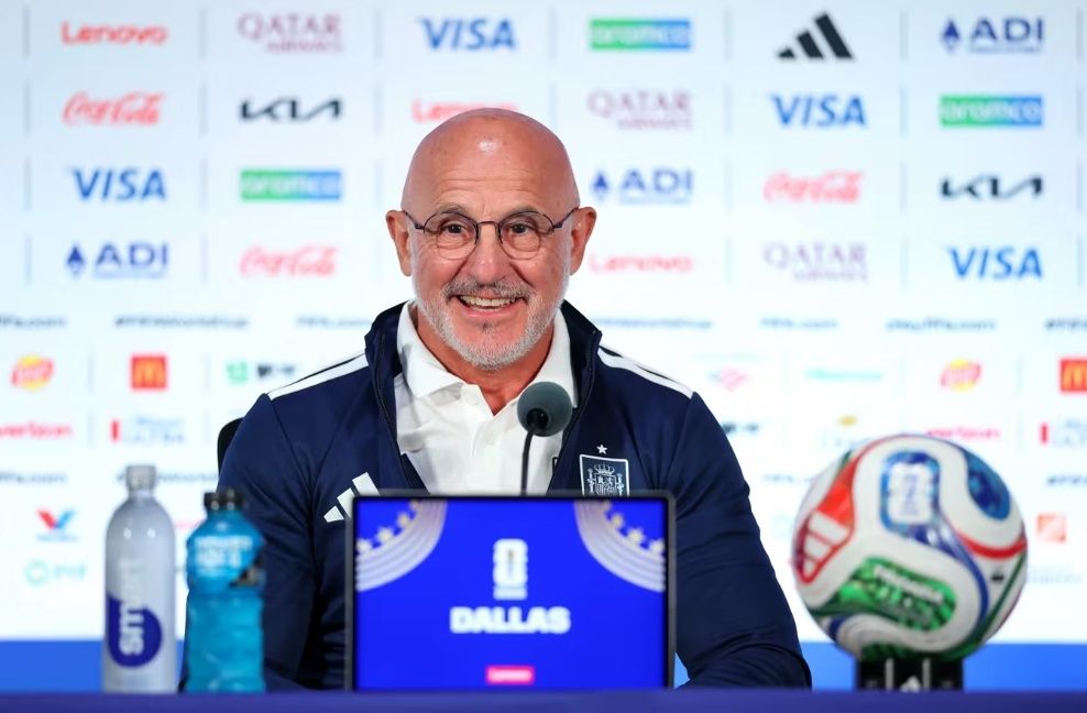 Tampak Luis de la Fuente pelatih Timnas Spanyol