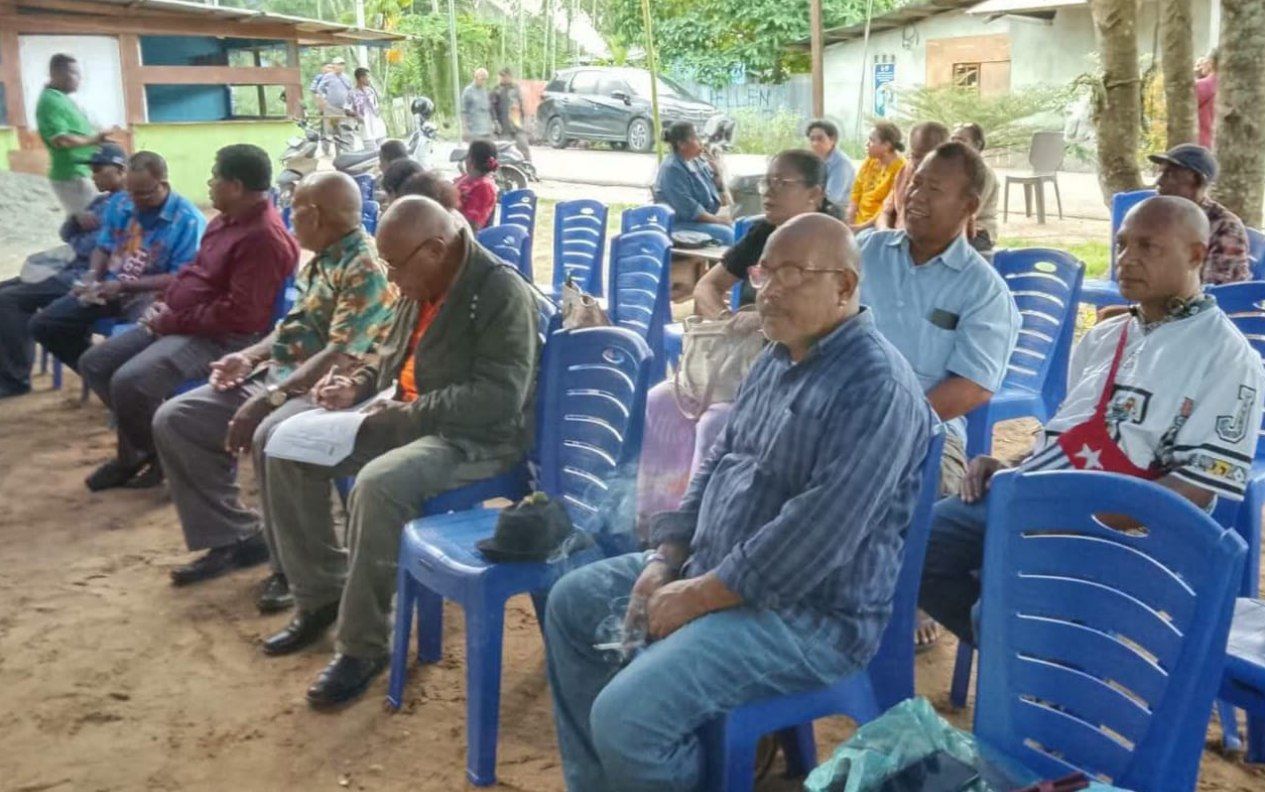 Nampak suasana pertemuan Kainkain Karkara Byak bentuk Panitia Mubes