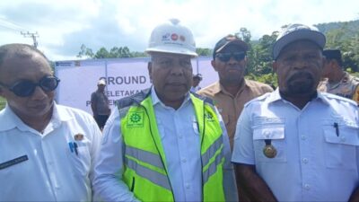 Wagub Papua dan Bupati Jayapura Letakkan Batu Pertama Sekolah Rakyat di Maribu