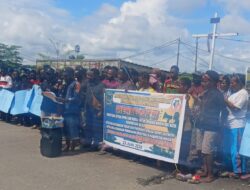 Warga Turun ke Jalan di Kenyam, Desak Bupati Nduga Segera Kembali dan Jalankan Roda Pemerintahan