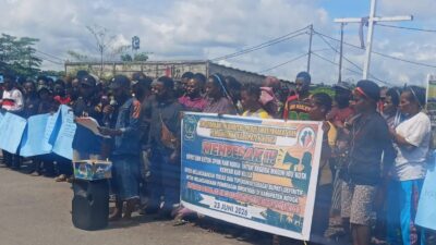 Warga Turun ke Jalan di Kenyam, Desak Bupati Nduga Segera Kembali dan Jalankan Roda Pemerintahan