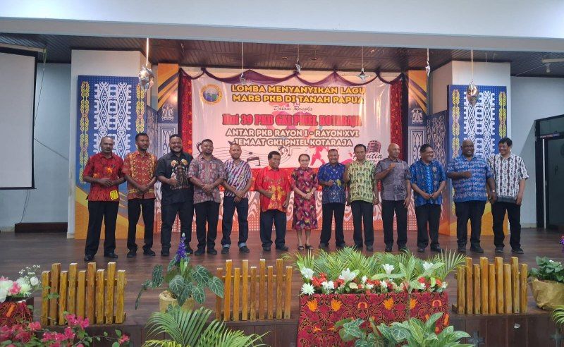 Tampak lomba vocal grup internal rayon