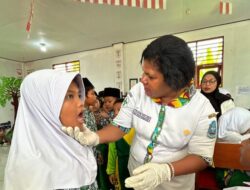 Deteksi Dini di Sekolah, Puskesmas Waibhu Periksa 97 Siswa SD Nahdhatul Ulama Doyo Baru
