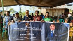 Robert Rouw Serap Aspirasi Warga Yali di Kilo 9, Salurkan Bantuan untuk Pembangunan Gereja GKI Daniel Anggruk