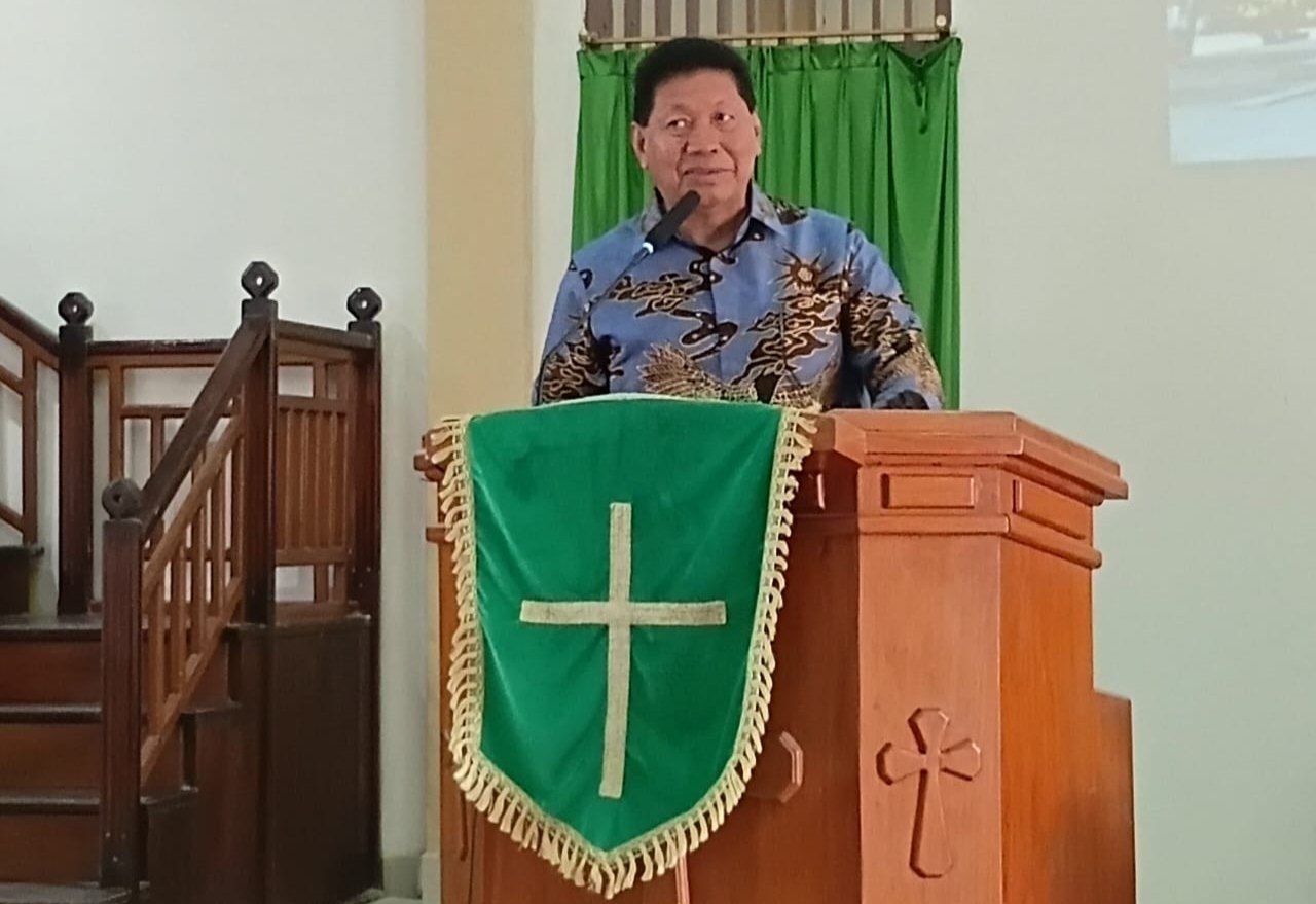 Tonny Tesar, S.Sos., Anggota Komisi XIII DPR-RI, ketika menyampaikan sambutan saat disela ibadah peresmian lonceng gereja GKI Kanaan Koya Barat