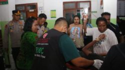 Korban Dugaan MBG Terus Bertambah, Kapolres Jayapura Turun Langsung ke Puskesmas dan RS