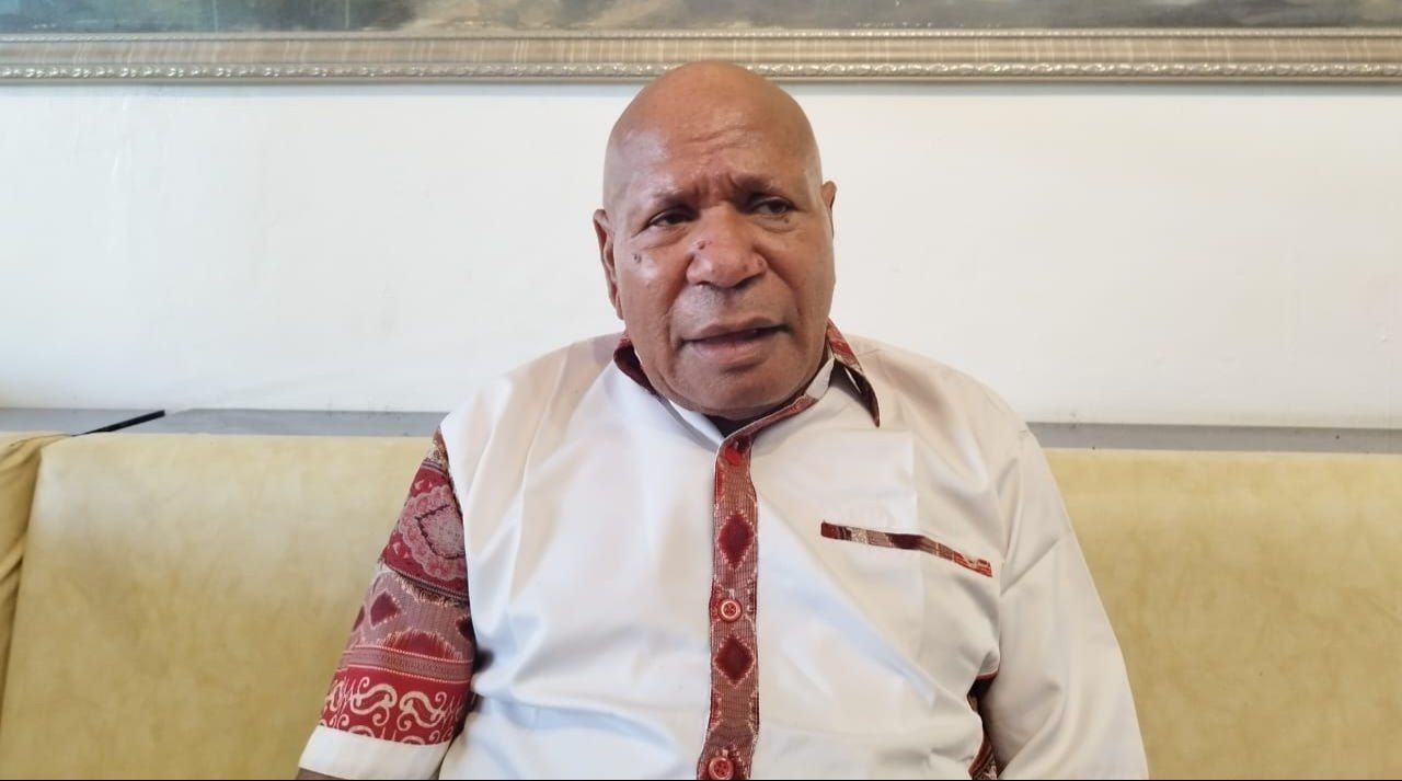 Tampak Yo Ondofolo Babrongko, Ramses Wally ketika memberikan keterangan pers kemarin