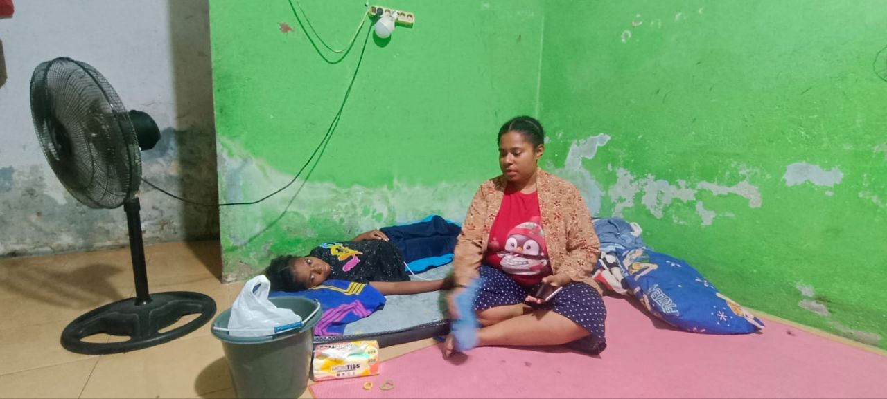 Tampak Salumi Serontouw dan Yanti anaknya