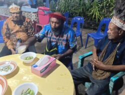 Pelukan dan Air Mata di Biak, Dualisme Dewan Adat Papua Berakhir