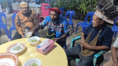 Pelukan dan Air Mata di Biak, Dualisme Dewan Adat Papua Berakhir