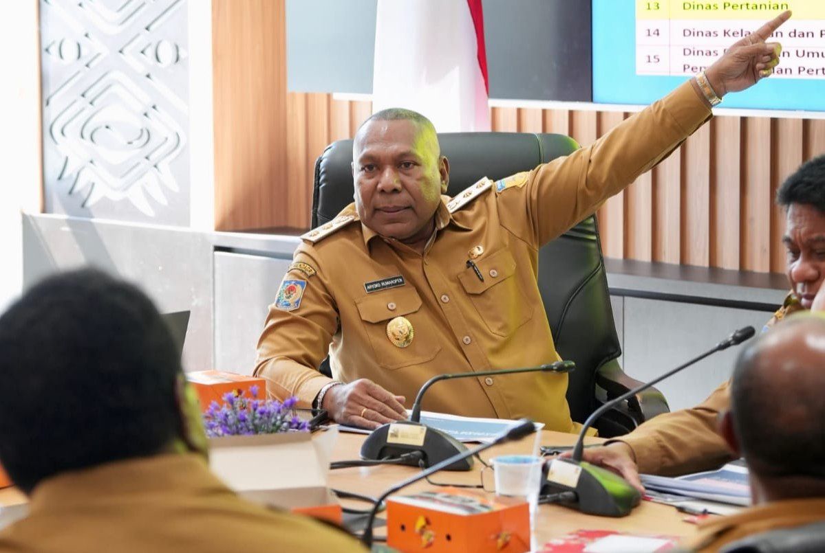 Wagub Papua Dr. Aryoko Rumaropen, M.Eng., pimpin Rapat Evaluasi