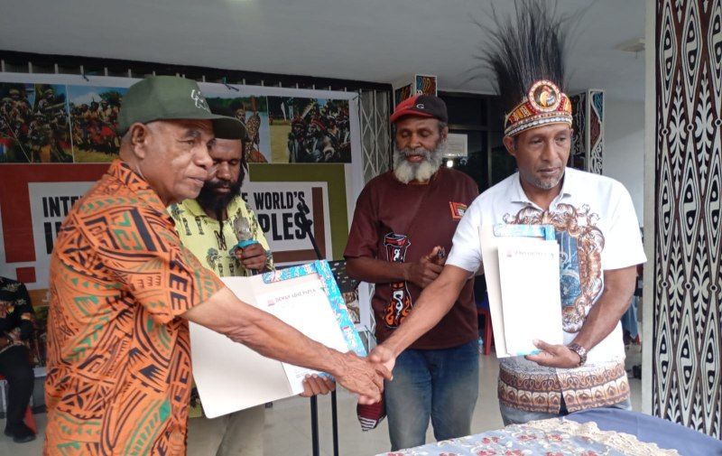 Yohanes Ronsumbre Sekretaris Dewan Adat Papua (DAP)