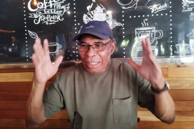 Origenes Kawai, Tokoh Adat, Ondoafi Kampung Bambar.