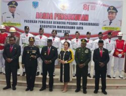Bupati Robby Rumansara Kukuhkan Anggota Paskibraka Mamberamo Raya