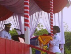 Jasmerah Jadi Pesan Wabup Keven di Upacara Penurunan Bendera HUT RI