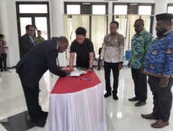 Bupati Robby Rumansara Lantik Empat Pejabat Inspektorat Mamberamo Raya