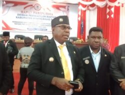 Bupati Rumansara Hadiri Paripurna DPRK Bahas Perubahan APBD Mamberamo Raya